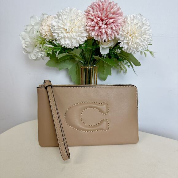 Coach CR392 Large Corner Zip Wristlet IN Taupe - Picture 1 of 5